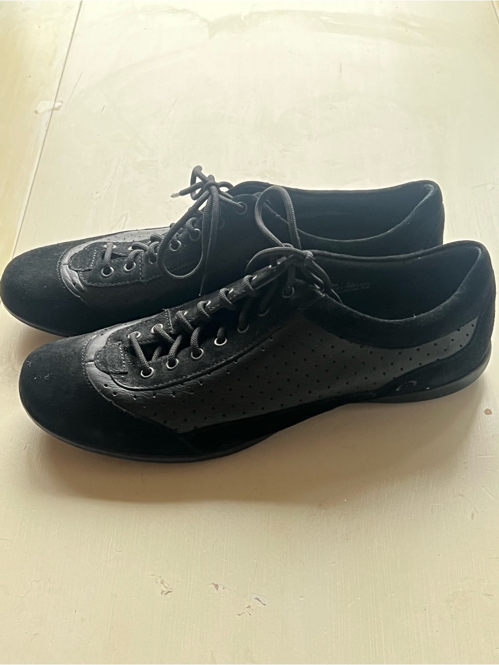 Women’s  Lace-Up Casual Sneakers